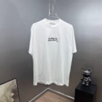 weigou_186603_0_f804500f90 P75 dio 胸前刺绣字母 《区别通货面料》双纱纯棉,紧密纱线短袖tee 上身十分舒适,男女同款半袖,落肩宽松版型 颜色: 黑色 白色 咖啡色 尺码:S(90-130斤) M(125-150斤) L(135-165斤) XL(160-190斤) XXL(185-220斤)