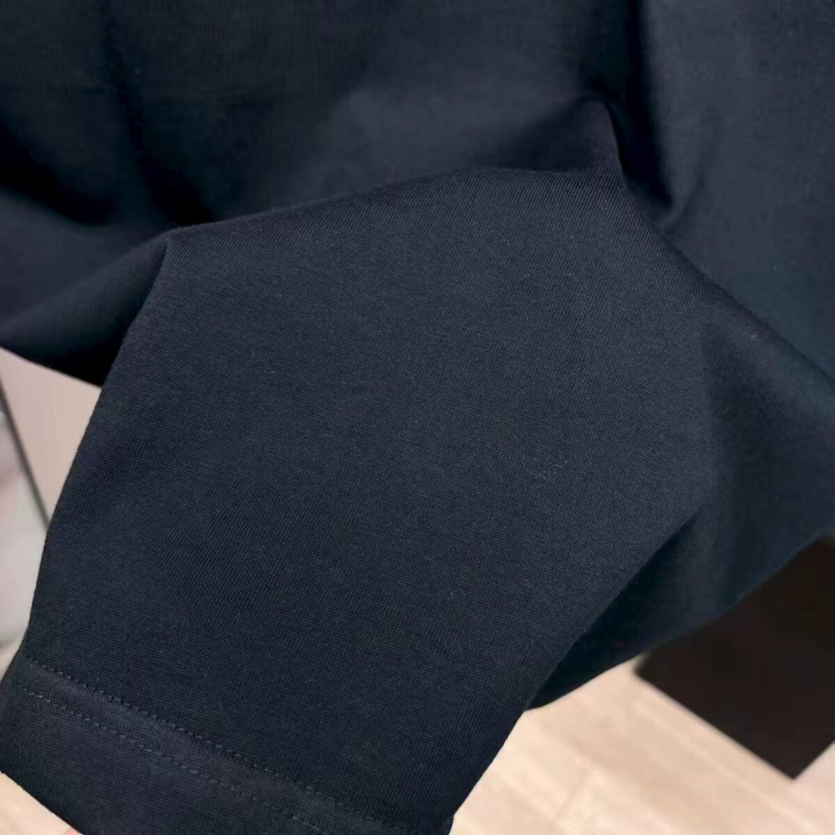 P75 dio～ 迪奥字母签名刺绣 《区别通货面料》 双纱纯棉，紧密纱线短袖tee上身十分舒适，男女同款半袖，落肩宽松版型 颜色: 黑色 白色 咖啡色 尺码：S（90-130斤） M（125-150斤） L（135-165斤） XL（160-190斤） XXL（185-220斤）