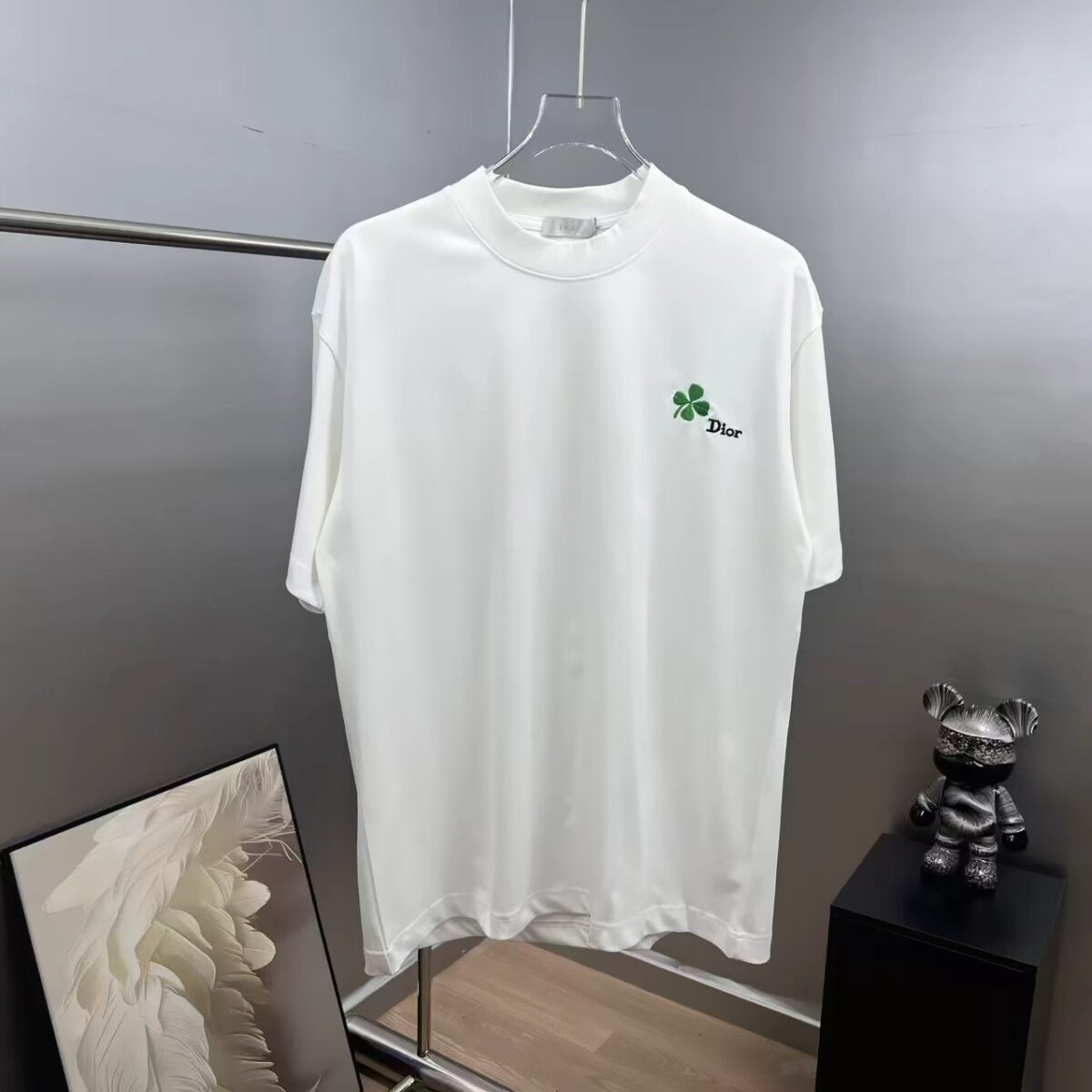 weigou_186860_0_3874a42240 P75 dio~ 迪奥叶子字母刺绣 《区别通货面料》双纱纯棉,紧密纱线,短袖tee 上身十分舒适,男女同款半袖,落肩宽松版型 颜色: 黑色 白色 咖啡色 尺码:S(90-130斤) M(125-150斤) L(135-165斤) XL(160-190斤) XXL(185-220斤)