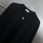 weigou_186890_2_b6c1acbc16 P75 dio~ 迪奥cd蜜蜂刺绣 《区别通货面料》双纱纯棉,紧密纱线,短袖tee 上身十分舒适,男女同款半袖,落肩宽松版型 颜色: 黑色 白色 咖啡色 尺码:S(90-130斤) M(125-150斤) L(135-165斤) XL(160-190斤) XXL(185-220斤)