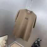P75 dio～迪奥cd胸前刺绣 《区别通货面料》双纱纯棉 短袖tee 上身十分舒适，男女同款半袖，落肩宽松版型 颜色: 黑色 白色 咖啡色 尺码：S（90-130斤） M（125-150斤） L（135-165斤） XL（160-190斤） XXL（185-220斤）
