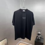P75 dio～迪奥cd胸前刺绣 《区别通货面料》双纱纯棉 短袖tee 上身十分舒适，男女同款半袖，落肩宽松版型 颜色: 黑色 白色 咖啡色 尺码：S（90-130斤） M（125-150斤） L（135-165斤） XL（160-190斤） XXL（185-220斤）