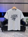 P65 DIOR迪奥2026春夏经典印花圆领短袖T恤采用280克双纱精棉，衣服偏厚使整体高透气和柔软性，高版本，三标齐全！男女同款 颜色：白色 黑色 灰色 杏色 -尺码：S M L Xl