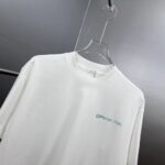 P75 dio～ cd迪奥胸前签名小字母刺绣 《区别通货面料》7a抗菌短袖tee 上身十分舒适，男女同款半袖，落肩宽松版型 颜色: 黑色 白色 咖啡色 尺码：S（90-130斤） M（125-150斤） L（135-165斤） XL（160-190斤） XXL（185-220斤）