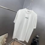 weigou_187211_2_09d91d37cd P75 dio~ 迪奥胸前双色字母刺绣 《区别通货面料》7a抗菌短袖tee 上身十分舒适,男女同款半袖,落肩宽松版型 颜色: 黑色 白色 咖啡色 尺码:S(90-130斤) M(125-150斤) L(135-165斤) XL(160-190斤) XXL(185-220斤)