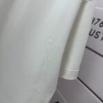 P75 Dio* 克里斯蒂迪奥 2026春夏新款 经典字母简约刺绣工艺 简约大方 定制双纱平纹纯棉面料 短袖T恤 男女同款 颜色：黑色 白色 紫色 绿色 尺码： S （90-130斤） M （120-150斤） L （140-165斤） XL （160-180斤） XXL （180-210斤）
