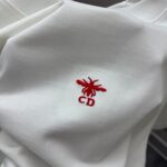 P75 Dio* 克里斯蒂迪奥 2026春夏新款 经典字母简约刺绣工艺 简约大方 定制双纱平纹纯棉面料 短袖T恤 男女同款 颜色：黑色 白色 紫色 绿色 尺码： S （90-130斤） M （120-150斤） L （140-165斤） XL （160-180斤） XXL （180-210斤）