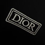 P75 Dio* 克里斯蒂迪奥 2026春夏新款 经典字母简约刺绣工艺 简约大方 定制双纱平纹纯棉面料 短袖T恤 男女同款 颜色：黑色 白色 紫色 绿色 尺码： S （90-130斤） M （120-150斤） L （140-165斤） XL （160-180斤） XXL （180-210斤）