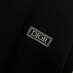 P75 Dio* 克里斯蒂迪奥 2026春夏新款 经典字母简约刺绣工艺 简约大方 定制双纱平纹纯棉面料 短袖T恤 男女同款 颜色：黑色 白色 紫色 绿色 尺码： S （90-130斤） M （120-150斤） L （140-165斤） XL （160-180斤） XXL （180-210斤）