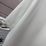 P75 Dio* 克里斯蒂迪奥 2026春夏新款 经典字母简约刺绣工艺 简约大方 定制双纱平纹纯棉面料 短袖T恤 男女同款 颜色：黑色 白色 紫色 绿色 尺码： S （90-130斤） M （120-150斤） L （140-165斤） XL （160-180斤） XXL （180-210斤）