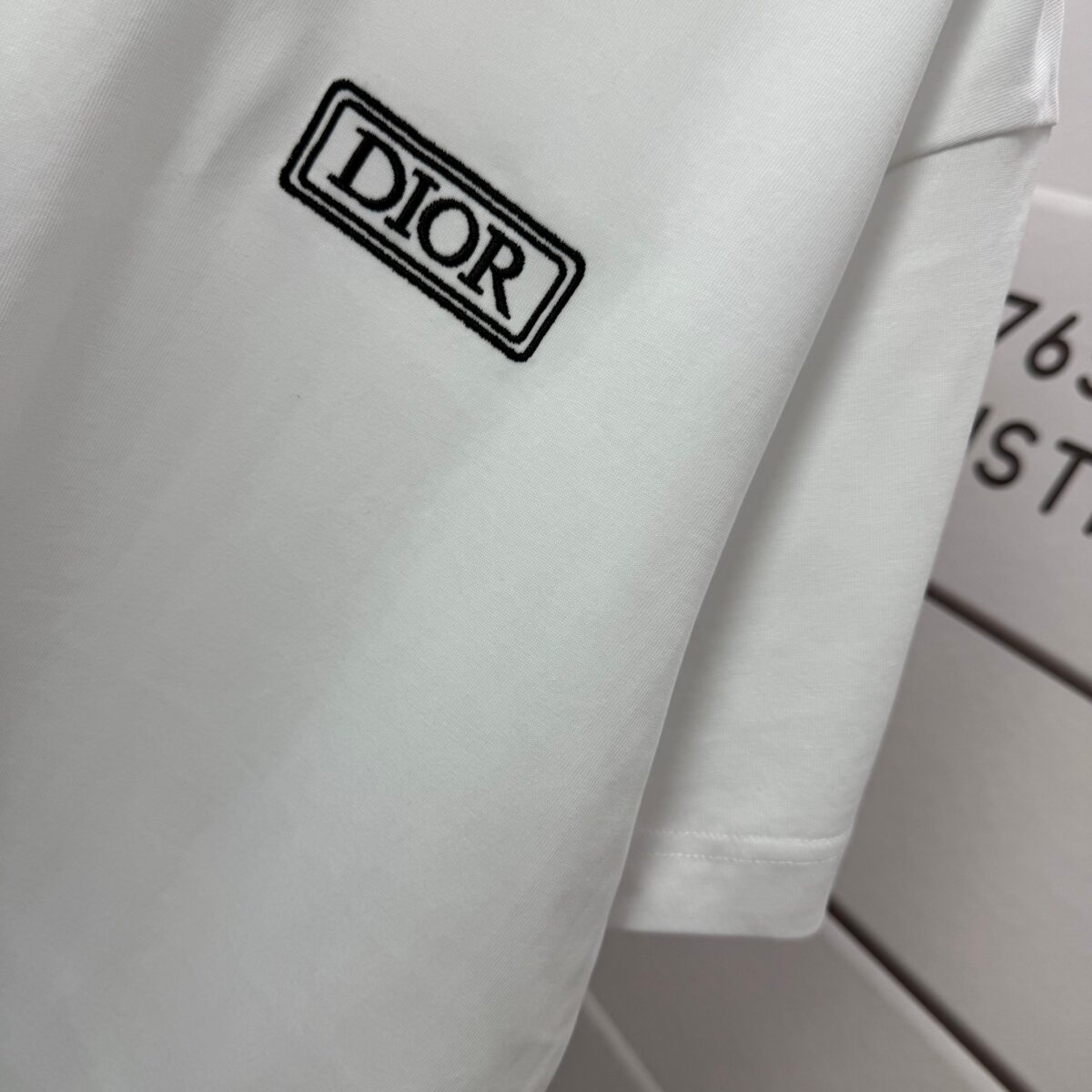 P75 Dio* 克里斯蒂迪奥 2026春夏新款 经典字母简约刺绣工艺 简约大方 定制双纱平纹纯棉面料 短袖T恤 男女同款 颜色：黑色 白色 紫色 绿色 尺码： S （90-130斤） M （120-150斤） L （140-165斤） XL （160-180斤） XXL （180-210斤）