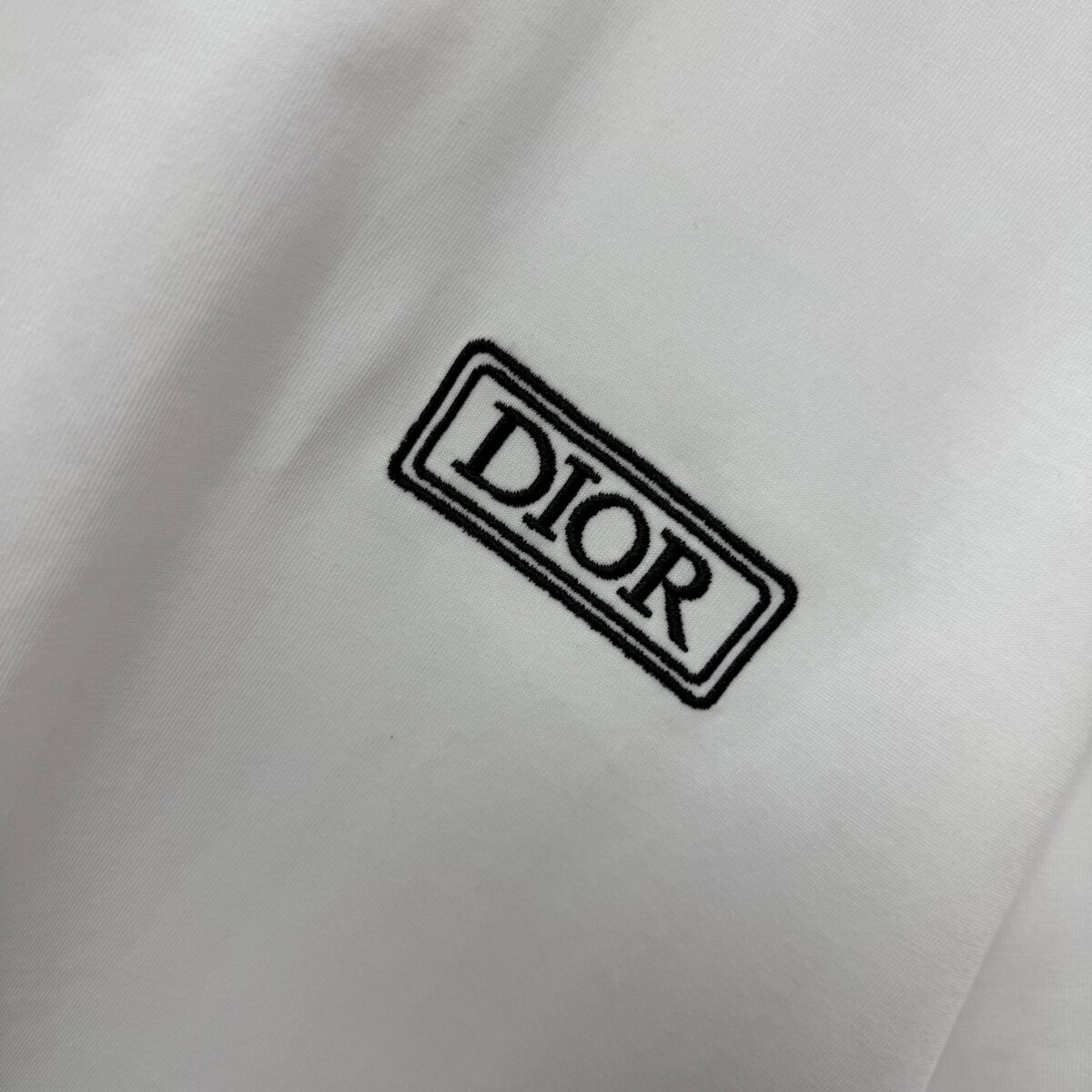 P75 Dio* 克里斯蒂迪奥 2026春夏新款 经典字母简约刺绣工艺 简约大方 定制双纱平纹纯棉面料 短袖T恤 男女同款 颜色：黑色 白色 紫色 绿色 尺码： S （90-130斤） M （120-150斤） L （140-165斤） XL （160-180斤） XXL （180-210斤）