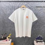 P80 Her*爱*马仕* 2026春夏新款 经典字母logo刺绣工艺 双纱定制平纹纯棉面料 短袖T恤 男女同款 颜色 ：黑色 白色 灰色 尺码： S （90-130斤） M （120-150斤） L （140-165斤） XL （160-180斤） XXL （180-210斤）