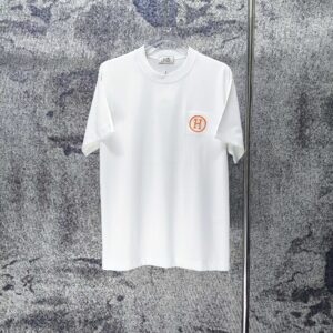 weigou_187650_0_8285b6ce1f P75 HERMES* 爱马仕* 2026新款 精致绣花小logo 300g短袖t恤 宽松版型男女同款 尺码 S M L XL XXL 黑色 白色 湖水绿 紫色