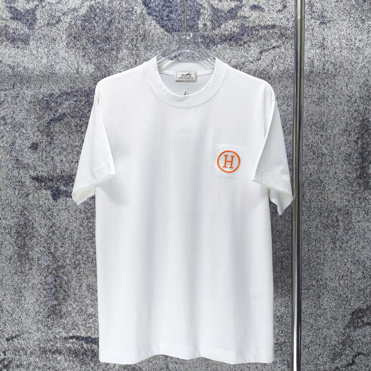 P75 HERMES* 爱马仕* 2026新款 精致绣花小logo 300g短袖t恤 宽松版型男女同款 尺码 S M L XL XXL 黑色 白色 湖水绿 紫色