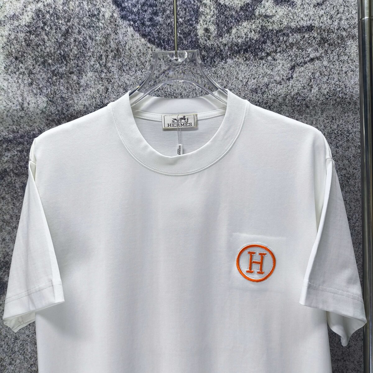 P75 HERMES* 爱马仕* 2026新款 精致绣花小logo 300g短袖t恤 宽松版型男女同款 尺码 S M L XL XXL 黑色 白色 湖水绿 紫色