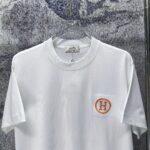 P75 HERMES* 爱马仕* 2026新款 精致绣花小logo 300g短袖t恤 宽松版型男女同款 尺码 S M L XL XXL 黑色 白色 湖水绿 紫色