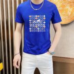 P70 品牌： 爱马仕 (胖子福音)原单男士休闲短袖T恤，2026春夏新品，定制胸前顶级logo 工艺、搭配整件细节 品质及剪裁设计都堪称一流，定制进口丝光棉面料！型格十足，配色轻熟百搭。M-5XL(穿到220斤)