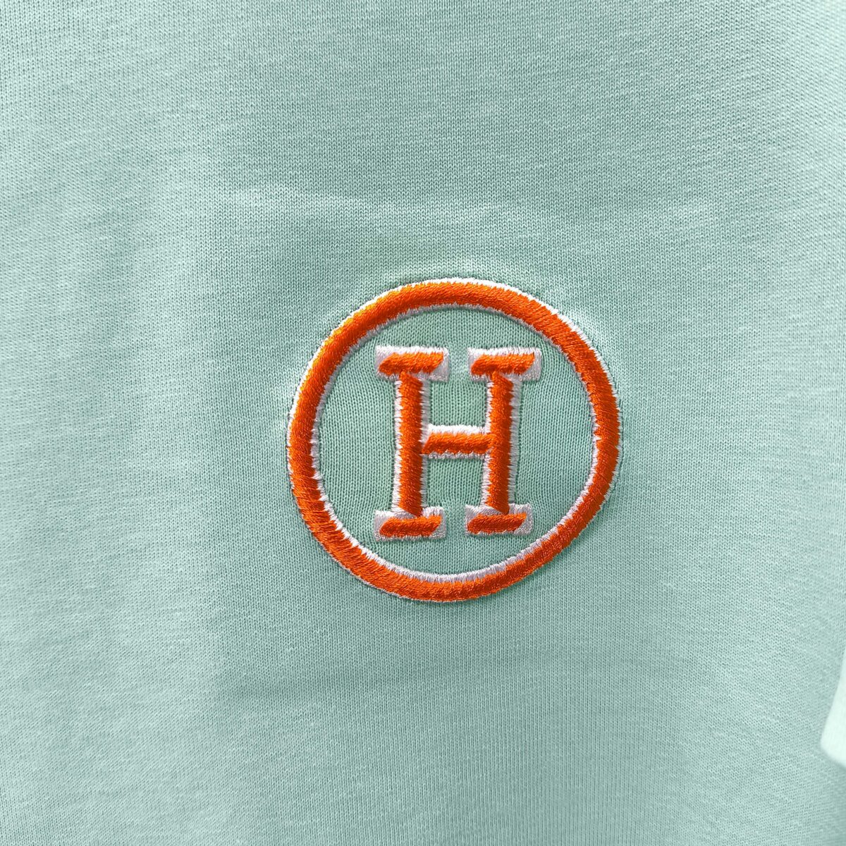 P75 HERMES* 爱马仕* 2026新款 精致绣花小logo 300g短袖t恤 宽松版型男女同款 尺码 S M L XL XXL 黑色 白色 湖水绿 紫色