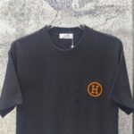 P75 HERMES* 爱马仕* 2026新款 精致绣花小logo 300g短袖t恤 宽松版型男女同款 尺码 S M L XL XXL 黑色 白色 湖水绿 紫色