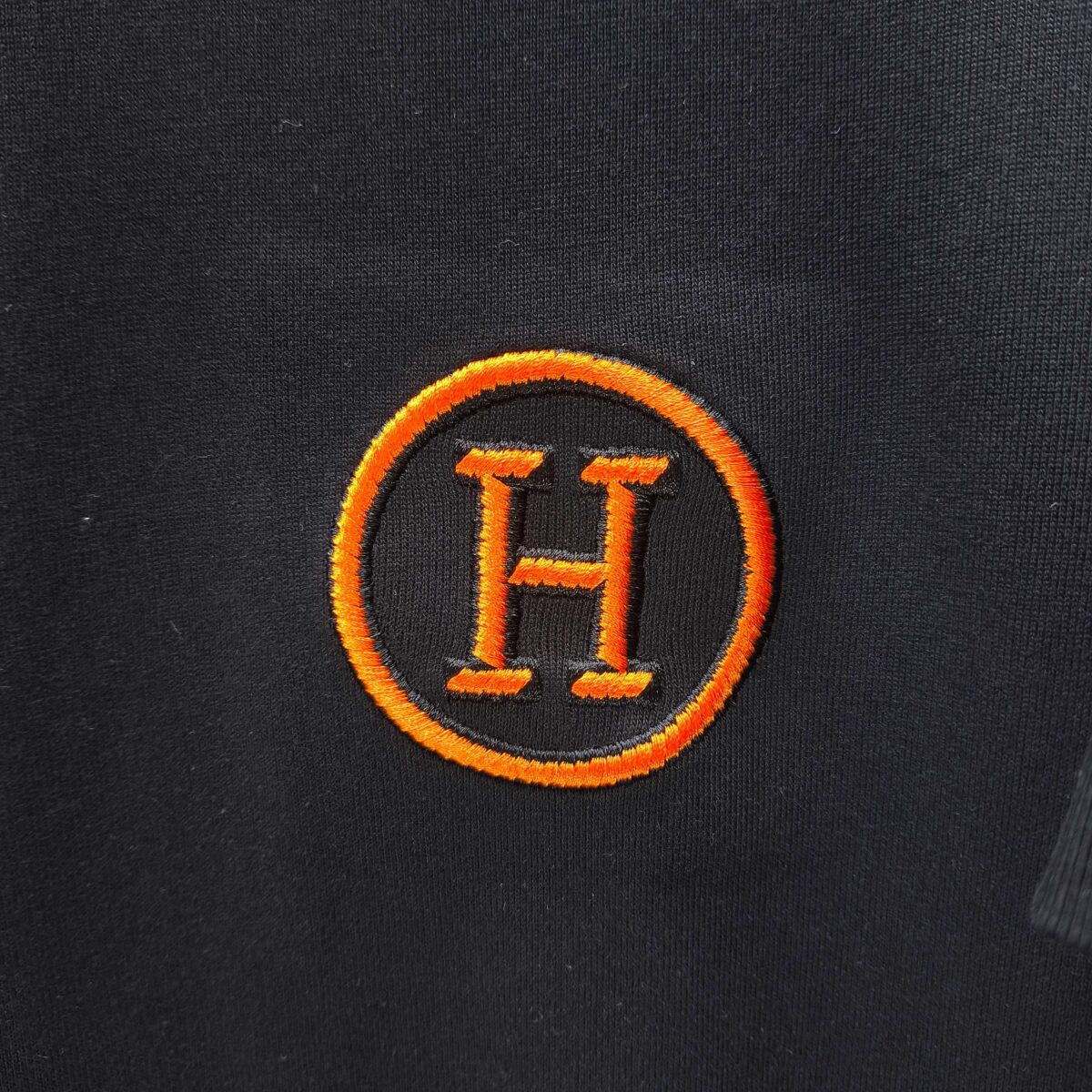 P75 HERMES* 爱马仕* 2026新款 精致绣花小logo 300g短袖t恤 宽松版型男女同款 尺码 S M L XL XXL 黑色 白色 湖水绿 紫色
