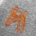 P80 Her*爱*马仕* 2026春夏新款 经典字母logo刺绣工艺 双纱定制平纹纯棉面料 短袖T恤 男女同款 颜色 ：黑色 白色 灰色 尺码： S （90-130斤） M （120-150斤） L （140-165斤） XL （160-180斤） XXL （180-210斤）
