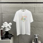 P75 Herme*爱马仕* 2026 春夏新款 经典方框烫画工艺 定制双纱平纹纯棉面料 短袖T恤 男女同款 颜色 ：黑色 白色 安哥拉红色 尺码： S （90-130斤） M （120-150斤） L （140-165斤） XL （160-180斤） XXL （180-210斤）