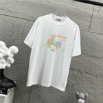P75 Herme*爱马仕* 2026 春夏新款 经典方框烫画工艺 定制双纱平纹纯棉面料 短袖T恤 男女同款 颜色 ：黑色 白色 安哥拉红色 尺码： S （90-130斤） M （120-150斤） L （140-165斤） XL （160-180斤） XXL （180-210斤）
