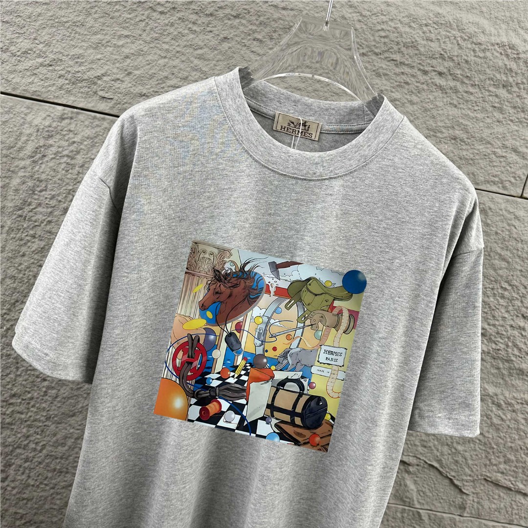 P75 Herme*爱马仕* 2026 春夏新款 经典方框烫画工艺 定制双纱平纹纯棉面料 短袖T恤 男女同款 颜色 ：黑色 花灰色 安哥拉红色 尺码： S （90-130斤） M （120-150斤） L （140-165斤） XL （160-180斤） XXL （180-210斤）