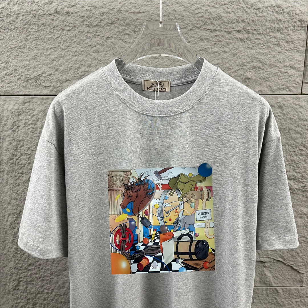 P75 Herme*爱马仕* 2026 春夏新款 经典方框烫画工艺 定制双纱平纹纯棉面料 短袖T恤 男女同款 颜色 ：黑色 花灰色 安哥拉红色 尺码： S （90-130斤） M （120-150斤） L （140-165斤） XL （160-180斤） XXL （180-210斤）