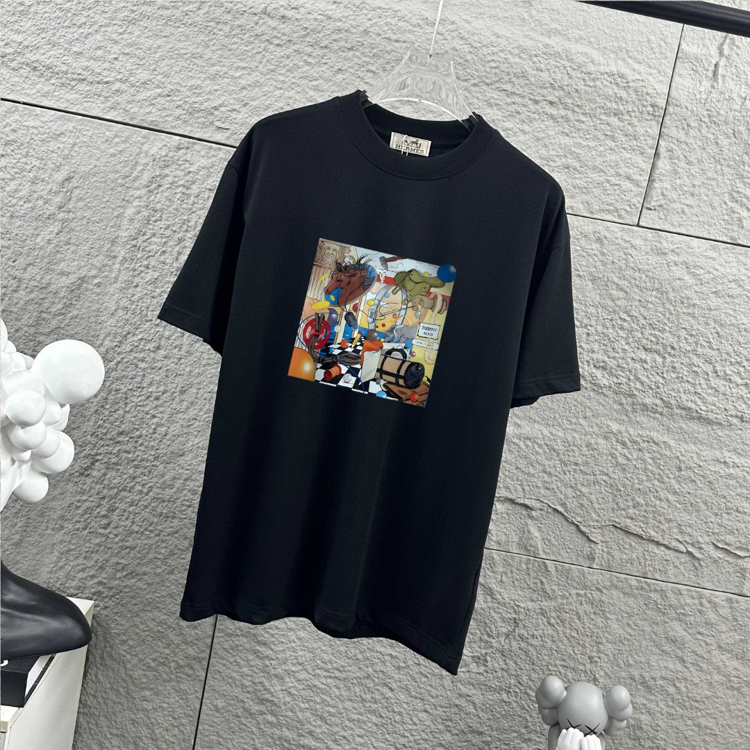 P75 Herme*爱马仕* 2026 春夏新款 经典方框烫画工艺 定制双纱平纹纯棉面料 短袖T恤 男女同款 颜色 ：黑色 花灰色 安哥拉红色 尺码： S （90-130斤） M （120-150斤） L （140-165斤） XL （160-180斤） XXL （180-210斤）