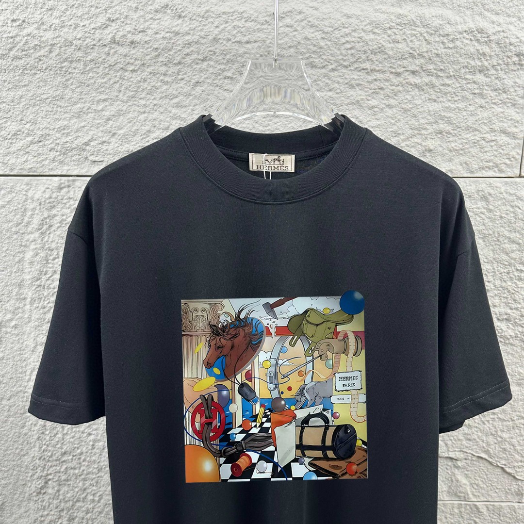 P75 Herme*爱马仕* 2026 春夏新款 经典方框烫画工艺 定制双纱平纹纯棉面料 短袖T恤 男女同款 颜色 ：黑色 花灰色 安哥拉红色 尺码： S （90-130斤） M （120-150斤） L （140-165斤） XL （160-180斤） XXL （180-210斤）