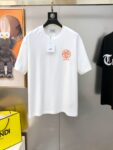 P70 Her** 爱马仕 早春新款原单男士圆领短袖T恤 🔥专柜同步售卖 ✨✨高端品质 高版本 OS版型阔版 爆款✨✨字母logo图案设计 定制进口双股100%纯棉面料 手感柔软细腻 穿着亲肤舒适 代工厂精细做工 上身非常帅气有型 男士必备单品 三标齐 全 尺码：S-2XL 黑色 白色