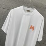 P75 Herme*爱马仕* 2026 春夏新款 经典橙色刺绣 定制双纱平纹纯棉面料 短袖T恤 男女同款 颜色 ：黑色 白色 花灰色 尺码： S （90-130斤） M （120-150斤） L （140-165斤） XL （160-180斤） XXL （180-210斤）