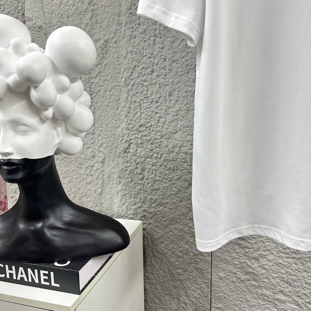 weigou_188871_6_1f0d40e95d P75 Herme*爱马仕* 2026 春夏新款 经典方框烫画工艺 定制双纱平纹纯棉面料 短袖T恤 男女同款 颜色 :黑色 白色 安哥拉红色 尺码: S (90-130斤) M (120-150斤) L (140-165斤) XL (160-180斤) XXL (180-210斤)