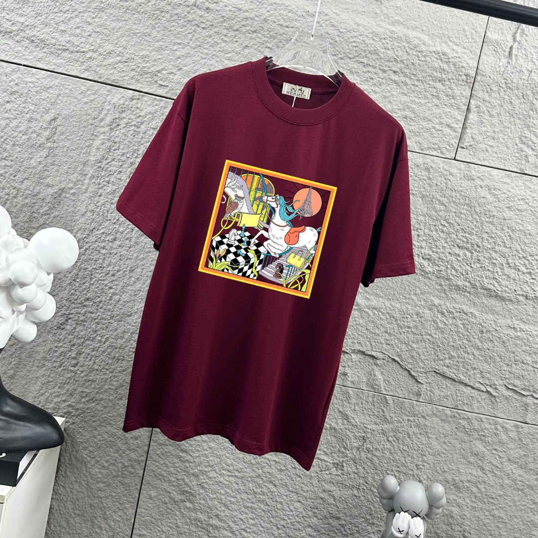 P75 Herme*爱马仕* 2026 春夏新款 经典方框烫画工艺 定制双纱平纹纯棉面料 短袖T恤 男女同款 颜色 ：黑色 白色 安哥拉红色 尺码： S （90-130斤） M （120-150斤） L （140-165斤） XL （160-180斤） XXL （180-210斤）