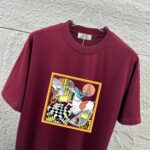 P75 Herme*爱马仕* 2026 春夏新款 经典方框烫画工艺 定制双纱平纹纯棉面料 短袖T恤 男女同款 颜色 ：黑色 白色 安哥拉红色 尺码： S （90-130斤） M （120-150斤） L （140-165斤） XL （160-180斤） XXL （180-210斤）
