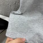 P75 Herme*爱马仕* 2026 春夏新款 经典橙色刺绣 定制双纱平纹纯棉面料 短袖T恤 男女同款 颜色 ：黑色 白色 花灰色 尺码： S （90-130斤） M （120-150斤） L （140-165斤） XL （160-180斤） XXL （180-210斤）
