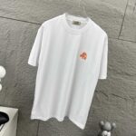 P75 Herme*爱马仕* 2026 春夏新款 经典橙色刺绣 定制双纱平纹纯棉面料 短袖T恤 男女同款 颜色 ：黑色 白色 尺码： S （90-130斤） M （120-150斤） L （140-165斤） XL （160-180斤） XXL （180-210斤）