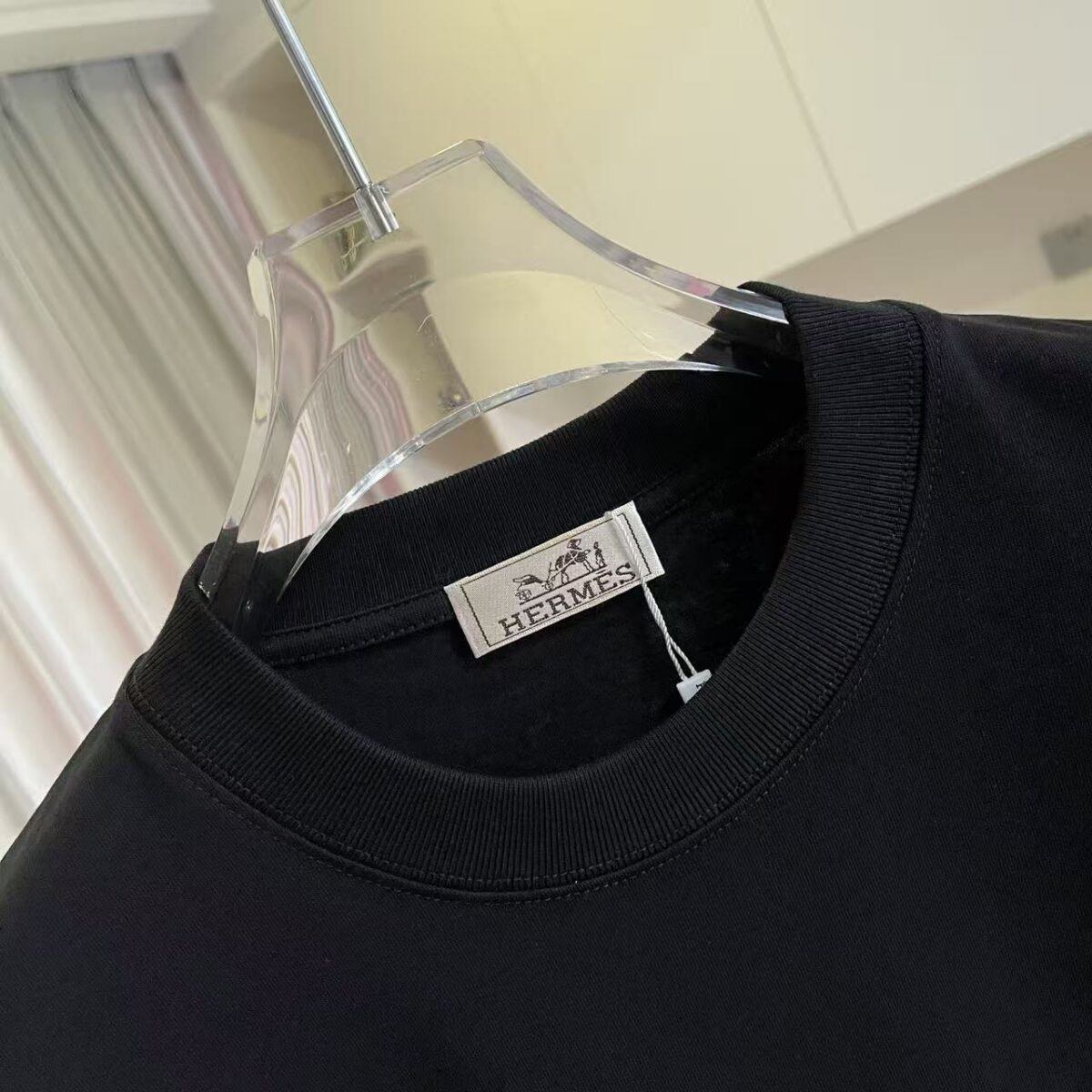 weigou_189231_3_350bbfe909 P75 Herme*爱马仕2026夏季新款 个性logo绣花 定制面料300g 短袖T恤 男女同款 尺码:S M L XL XXL 五个码 颜色:黑色 白色 绿色 紫色