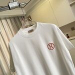 P75 Herme*爱马仕2026夏季新款 个性logo绣花 定制面料300g 短袖T恤 男女同款 尺码：S M L XL XXL 五个码 颜色：黑色 白色 绿色 紫色