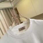 P75 Herme*爱马仕2026夏季新款 个性logo绣花 定制面料300g 短袖T恤 男女同款 尺码：S M L XL XXL 五个码 颜色：黑色 白色 绿色 紫色