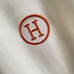 P75 Herme*爱马仕2026夏季新款 个性logo绣花 定制面料300g 短袖T恤 男女同款 尺码：S M L XL XXL 五个码 颜色：黑色 白色 绿色 紫色
