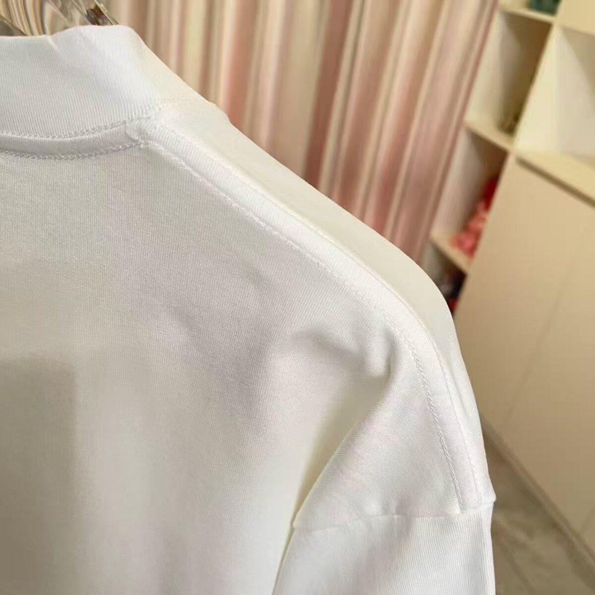 P75 Herme*爱马仕2026夏季新款 个性logo绣花 定制面料300g 短袖T恤 男女同款 尺码：S M L XL XXL 五个码 颜色：黑色 白色 绿色 紫色