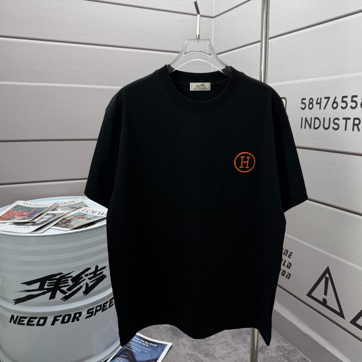 P75 Herme*爱马仕* 2026春夏新款 经典字母刺绣 定制双纱平纹纯棉面料 短袖T恤 男女同款 颜色 ：黑色 白色 紫色 绿色 尺码： S （90-130斤） M （120-150斤） L （140-165斤） XL （160-180斤） XXL （180-210斤）