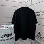 P75 Herme*爱马仕* 2026春夏新款 经典字母刺绣 定制双纱平纹纯棉面料 短袖T恤 男女同款 颜色 ：黑色 白色 紫色 绿色 尺码： S （90-130斤） M （120-150斤） L （140-165斤） XL （160-180斤） XXL （180-210斤）