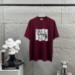 P75 Herme*爱马仕* 2026春夏新款 马年大吉 经典烫画工艺 定制双纱平纹纯棉面料 短袖T恤 男女同款 颜色 ：黑色 白色 安哥拉红色 尺码： S （90-130斤） M （120-150斤） L （140-165斤） XL （160-180斤） XXL （180-210斤）