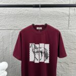 P75 Herme*爱马仕* 2026春夏新款 马年大吉 经典烫画工艺 定制双纱平纹纯棉面料 短袖T恤 男女同款 颜色 ：黑色 白色 安哥拉红色 尺码： S （90-130斤） M （120-150斤） L （140-165斤） XL （160-180斤） XXL （180-210斤）
