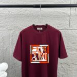 P75 Herme*爱马仕* 2026春夏新款 马年大吉 经典烫画工艺 定制双纱平纹纯棉面料 短袖T恤 男女同款 颜色 ：黑色 白色 安哥拉红色 尺码： S （90-130斤） M （120-150斤） L （140-165斤） XL （160-180斤） XXL （180-210斤）