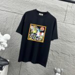 P75 Herme*爱马仕* 2026春夏新款 马年大吉 经典烫画工艺 定制双纱平纹纯棉面料 短袖T恤 男女同款 颜色 ：黑色 白色 安哥拉红色 尺码： S （90-130斤） M （120-150斤） L （140-165斤） XL （160-180斤） XXL （180-210斤）